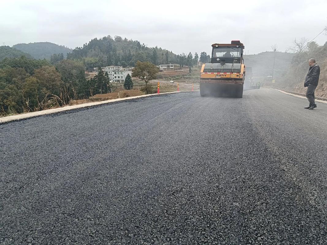貴州旭輝科技建設(shè)安龍縣海子至灑雨公路改擴(kuò)建工程瀝青路面及路橋附屬勞務(wù)分包項(xiàng)目概述